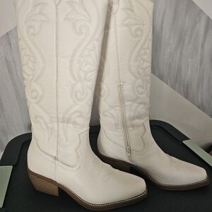 Wild Fable Cream Heeled Boots